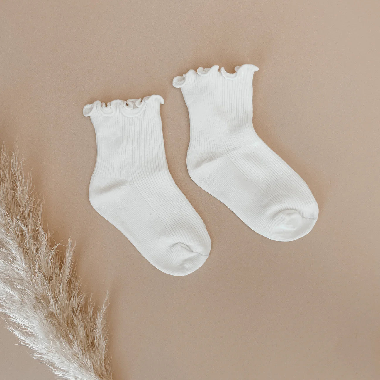 Milk Frill Socks